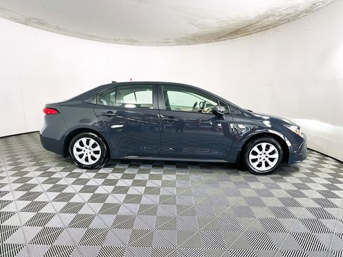 Used 2025 Toyota Corolla LE image 2