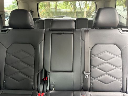 Used 2025 Volkswagen Atlas SE AWD/4WD image 41