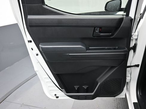 Used 2025 Toyota Tacoma SR image 29