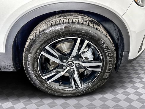 Used 2025 Volvo XC40 B5 Core image 32