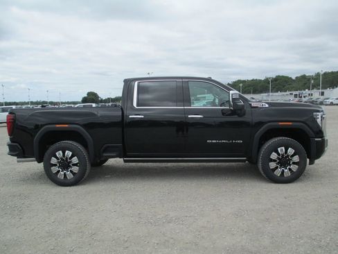 New 2026 GMC Sierra 2500 Denali w/ Denali Reserve Package AWD/4WD image 3