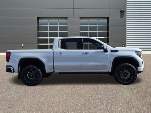 Used 2023 GMC Sierra 1500 Denali w/ Technology Package AWD/4WD image 4