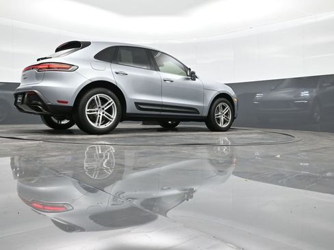 Certified 2022 Porsche Macan image 38