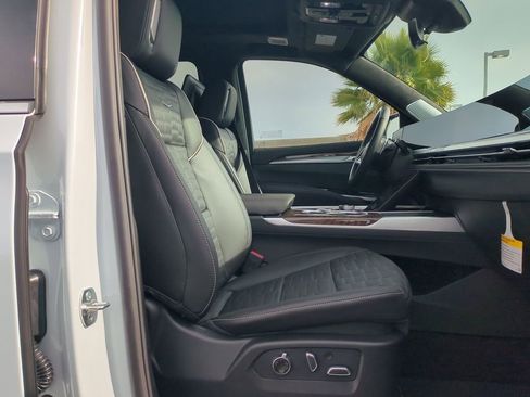 New 2026 Cadillac Escalade ESV Platinum Luxury image 36