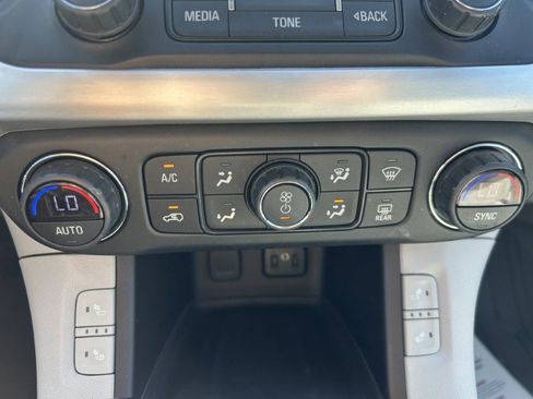 Used 2018 GMC Acadia SLT w/ LPO, Floor Liner Package FWD image 22