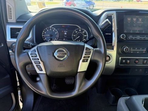 Used 2021 Nissan Titan SV image 17