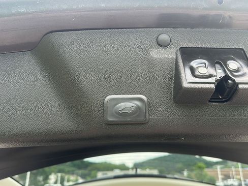 Used 2014 GMC Acadia SLE FWD image 24