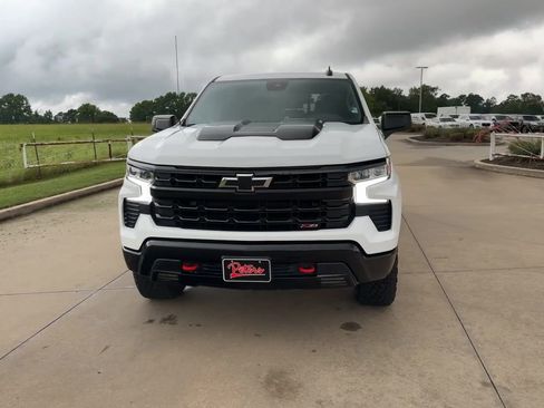 Used 2023 Chevrolet Silverado 1500 LT Trail Boss w/ Convenience Package II image 3