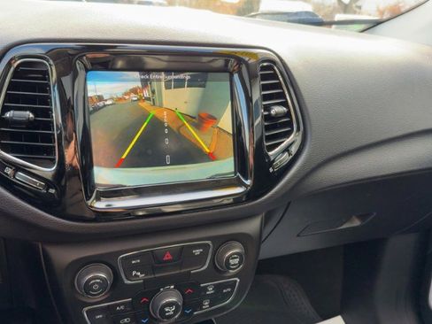 Used 2018 Jeep Compass Limited w/ Navigation Group image 18