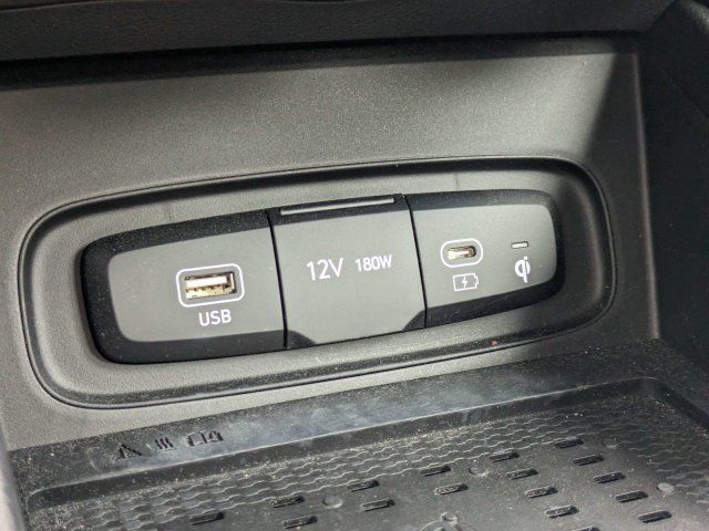Certified 2024 Hyundai Venue Limited FWD image 30
