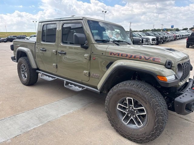 Used 2026 Jeep Gladiator Mojave AWD/4WD image 6