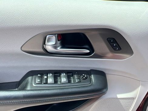 Certified 2021 Chrysler Pacifica Touring-L w/ Uconnect Theater Family Group FWD image 35