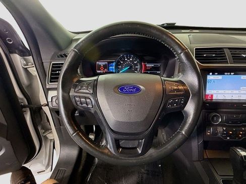 Used 2017 Ford Explorer XLT w/ Equipment Group 202A FWD image 17