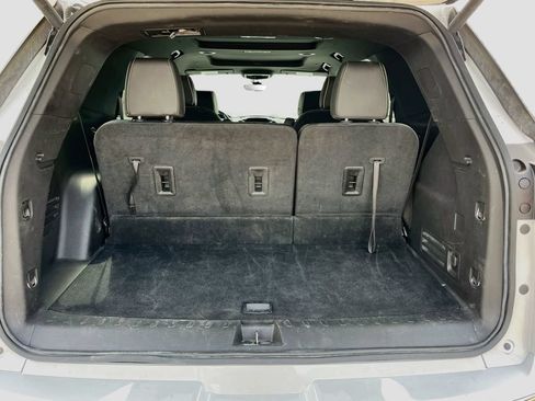 Used 2023 Chevrolet Traverse Premier FWD image 29