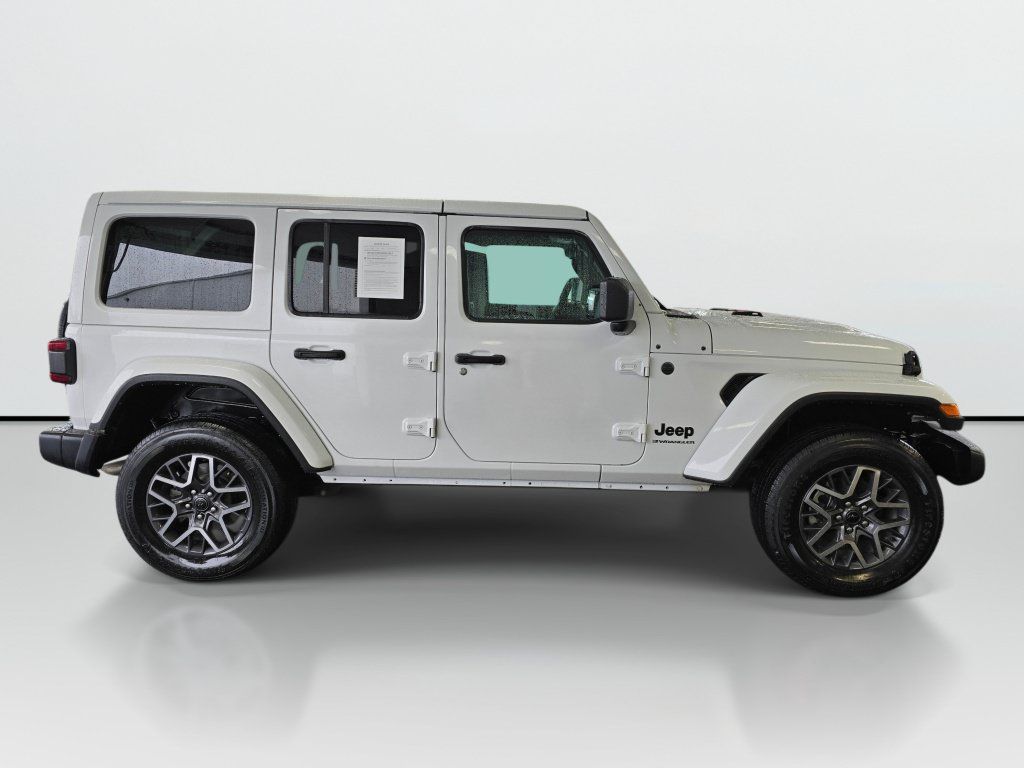 Used 2025 Jeep Wrangler Unlimited Sahara AWD/4WD image 6