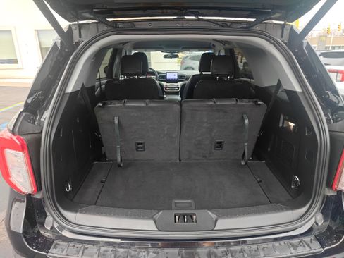 Used 2023 Ford Explorer XLT w/ Equipment Group 202A AWD/4WD image 8
