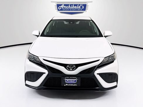 Used 2023 Toyota Camry SE FWD image 2