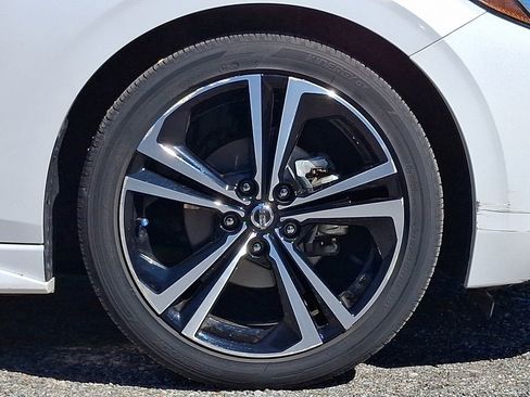 Used 2023 Nissan Sentra SR w/ SR Premium Package image 8