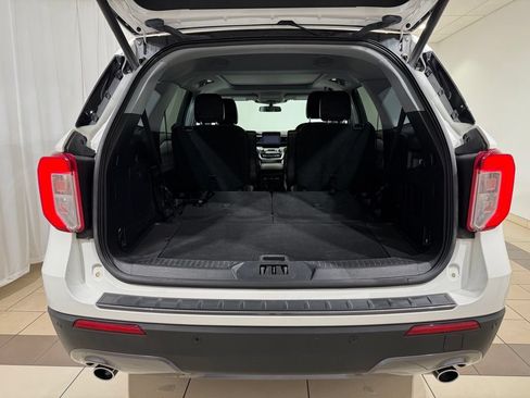 Used 2022 Ford Explorer XLT w/ Equipment Group 202A AWD/4WD image 12