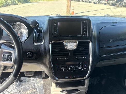 Used 2015 Chrysler Town & Country Touring w/ Driver Convenience Group FWD image 14