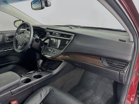 Used 2014 Toyota Avalon Limited w/ Technology Package image 30