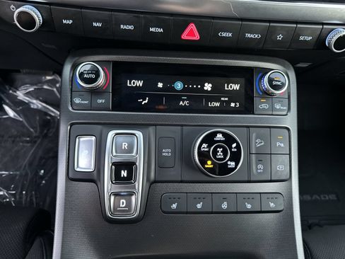 Used 2025 Hyundai Palisade Calligraphy AWD/4WD image 17