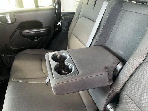 Used 2024 Jeep Wrangler Unlimited Rubicon 4xe image 30