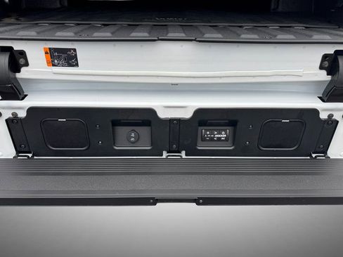 Used 2025 GMC Sierra 1500 AT4X image 9