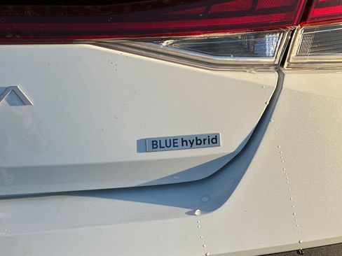 New 2026 Hyundai Elantra Hybrid FWD image 22