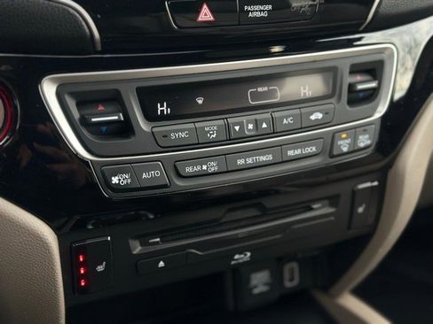 Used 2019 Honda Pilot Touring image 13