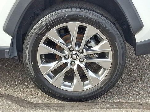 Used 2020 Toyota RAV4 XLE Premium image 29