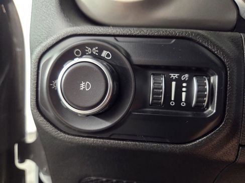 Certified 2019 Jeep Wrangler Sport AWD/4WD image 23