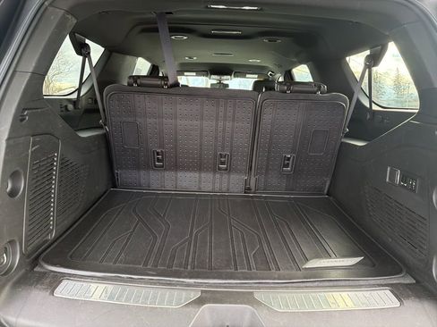 Used 2022 Chevrolet Suburban RST w/ Luxury Package image 32