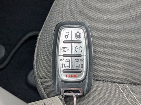 Used 2023 Chrysler Voyager LX FWD image 33