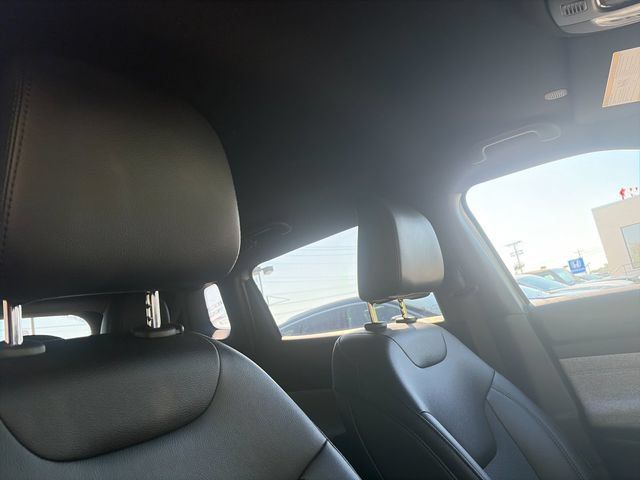 Used 2025 Jeep Compass Latitude AWD/4WD image 20