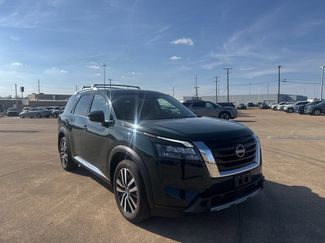 Used 2025 Nissan Pathfinder Platinum video 1