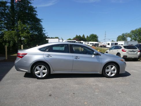 Used 2015 Toyota Avalon XLE Premium FWD image 4