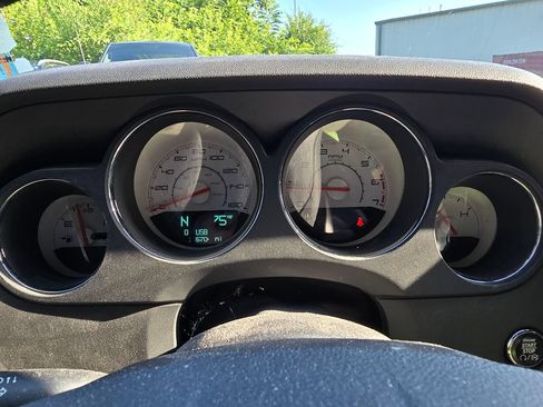 Used 2014 Dodge Challenger R/T RWD image 20
