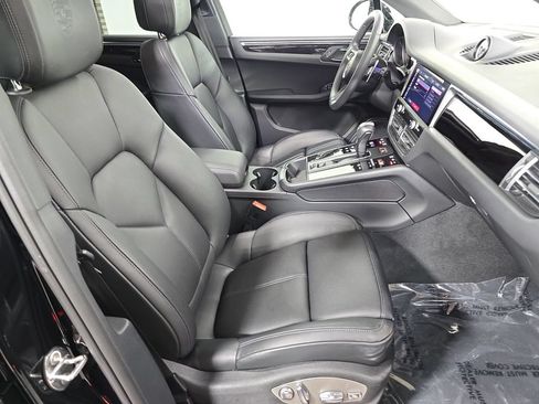 Certified 2026 Porsche Macan AWD/4WD image 27