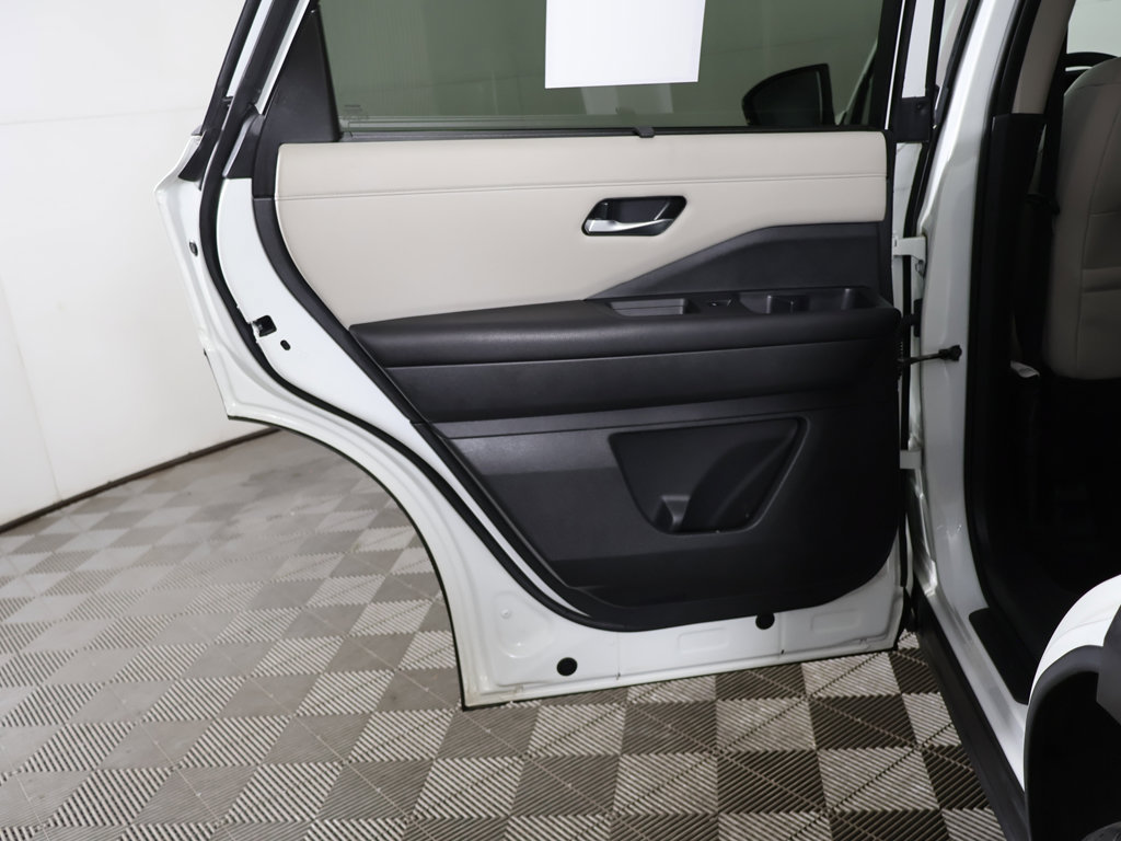 Used 2023 Nissan Pathfinder SL AWD/4WD image 26