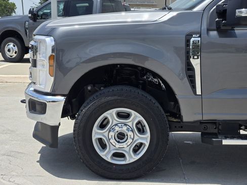 New 2026 Ford F250 XLT w/ FX4 Off-Road Package AWD/4WD image 9