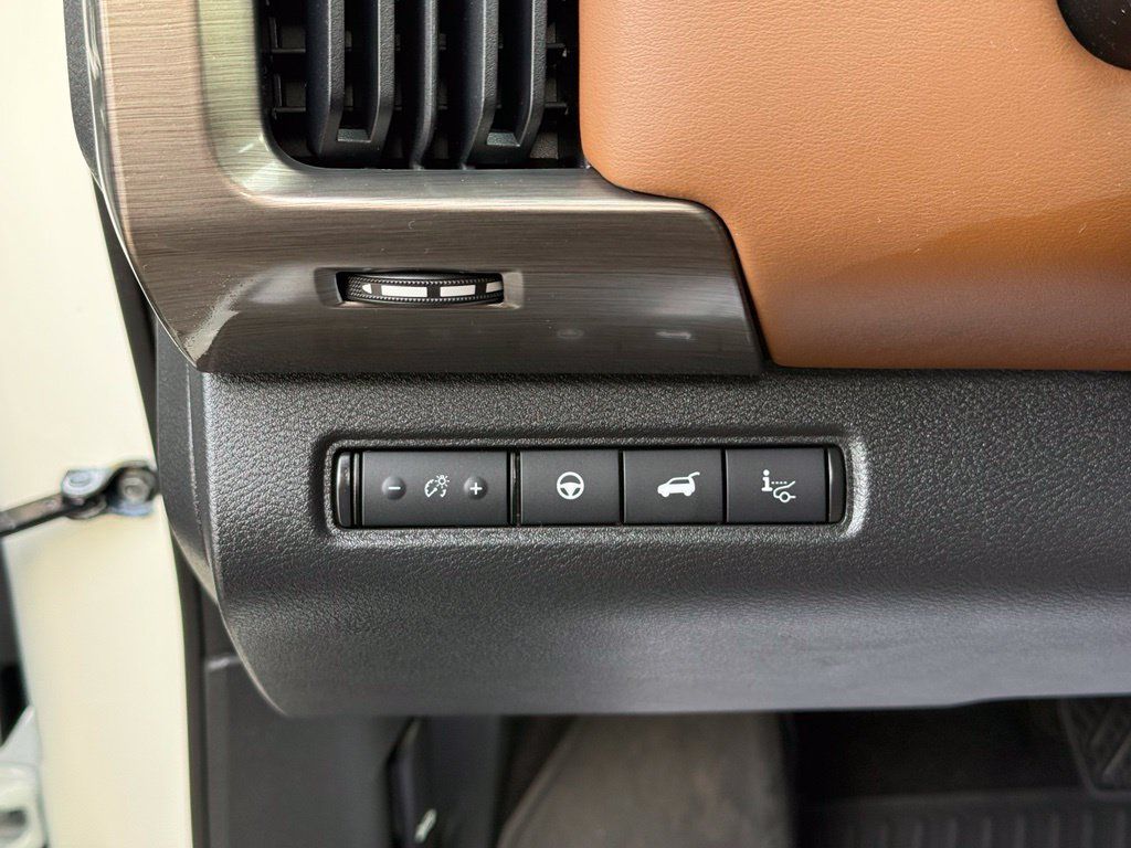 Used 2022 Nissan Pathfinder Platinum AWD/4WD image 13
