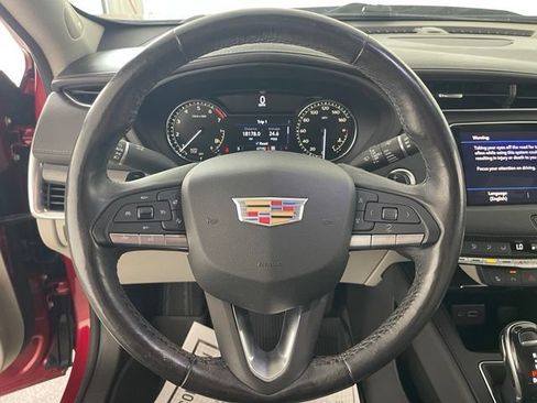 Used 2021 Cadillac XT4 Premium Luxury w/ Cold Weather Package AWD/4WD image 36