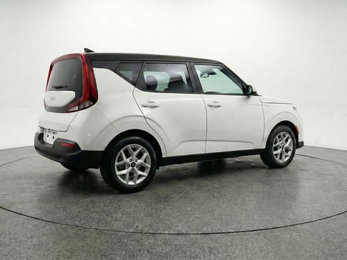 Used 2025 Kia Soul LX w/ LX Technology Package image 9