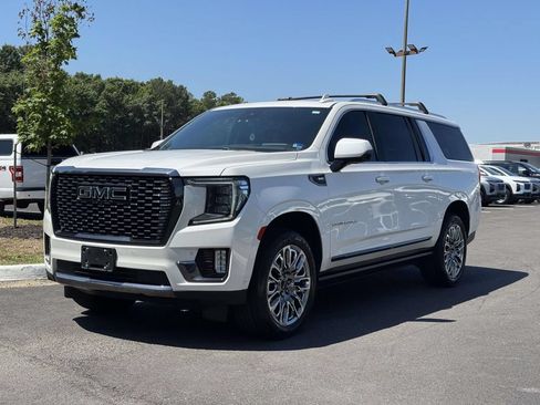Used 2023 GMC Yukon XL Denali Ultimate AWD/4WD image 26