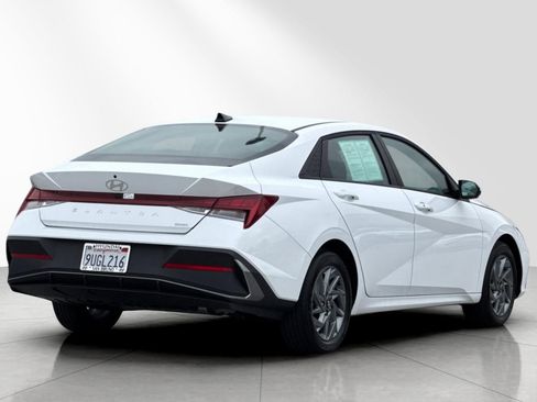 Certified 2025 Hyundai Elantra Blue image 4
