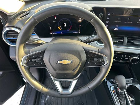 Used 2025 Chevrolet Trax LT w/ LT Convenience Package image 21