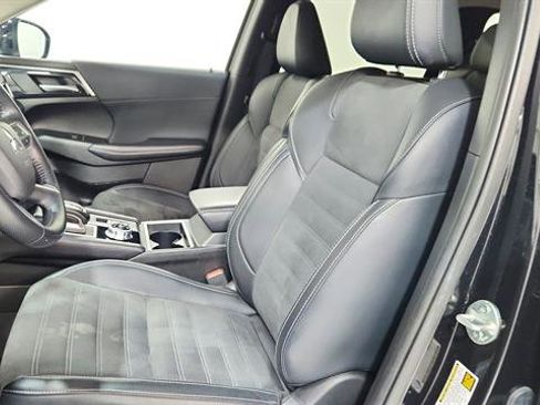 Used 2024 Mitsubishi Outlander SE image 11