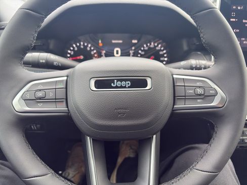 New 2026 Jeep Compass Latitude image 9