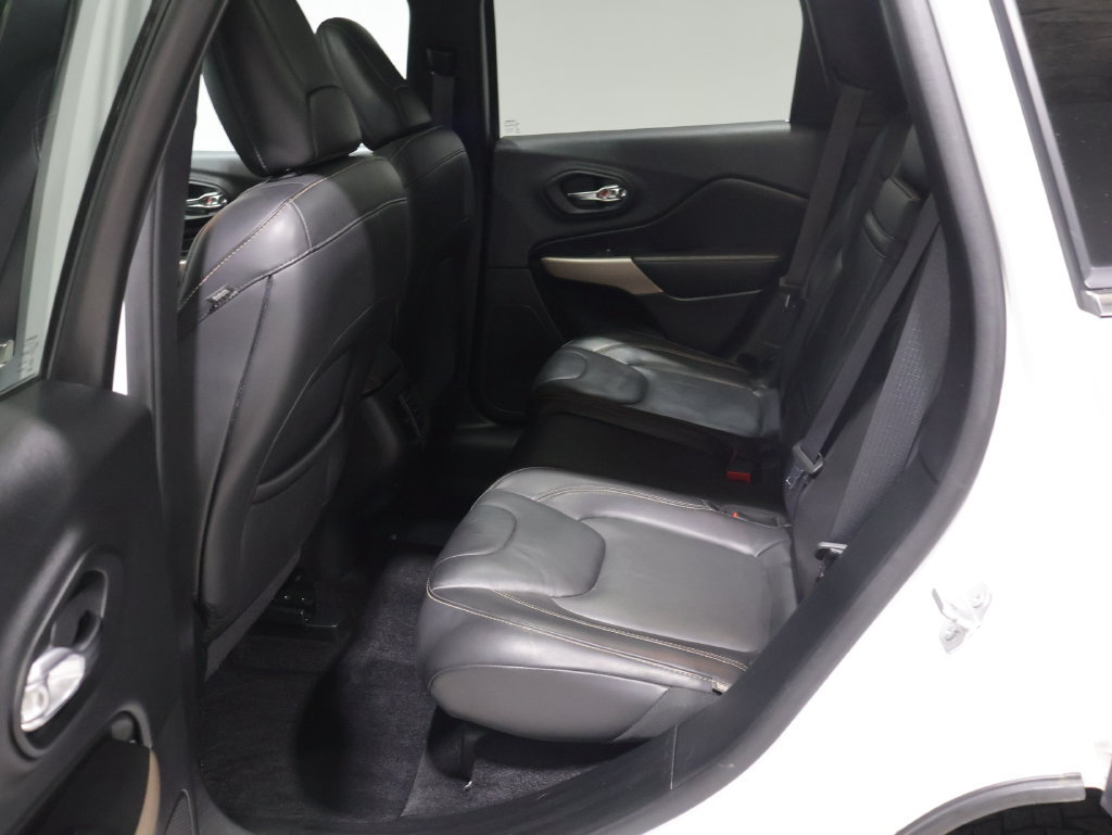 Used 2018 Jeep Cherokee Limited w/ Trailer Tow Group AWD/4WD image 19